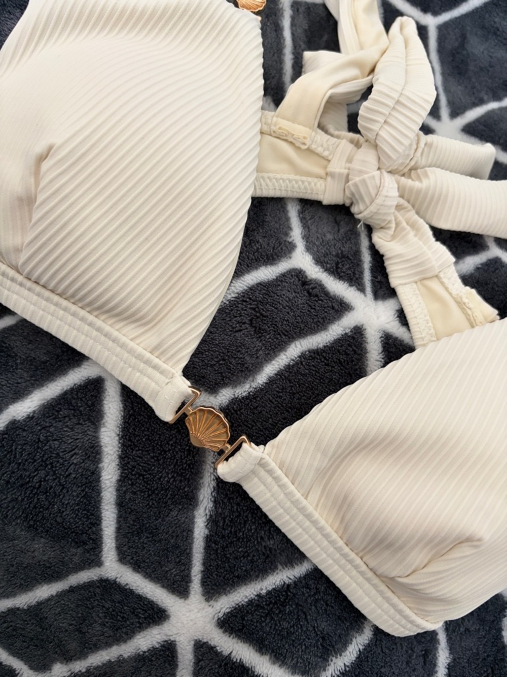 BERLOOK Off White Gold Shell Bikini - Picture 5 of 15